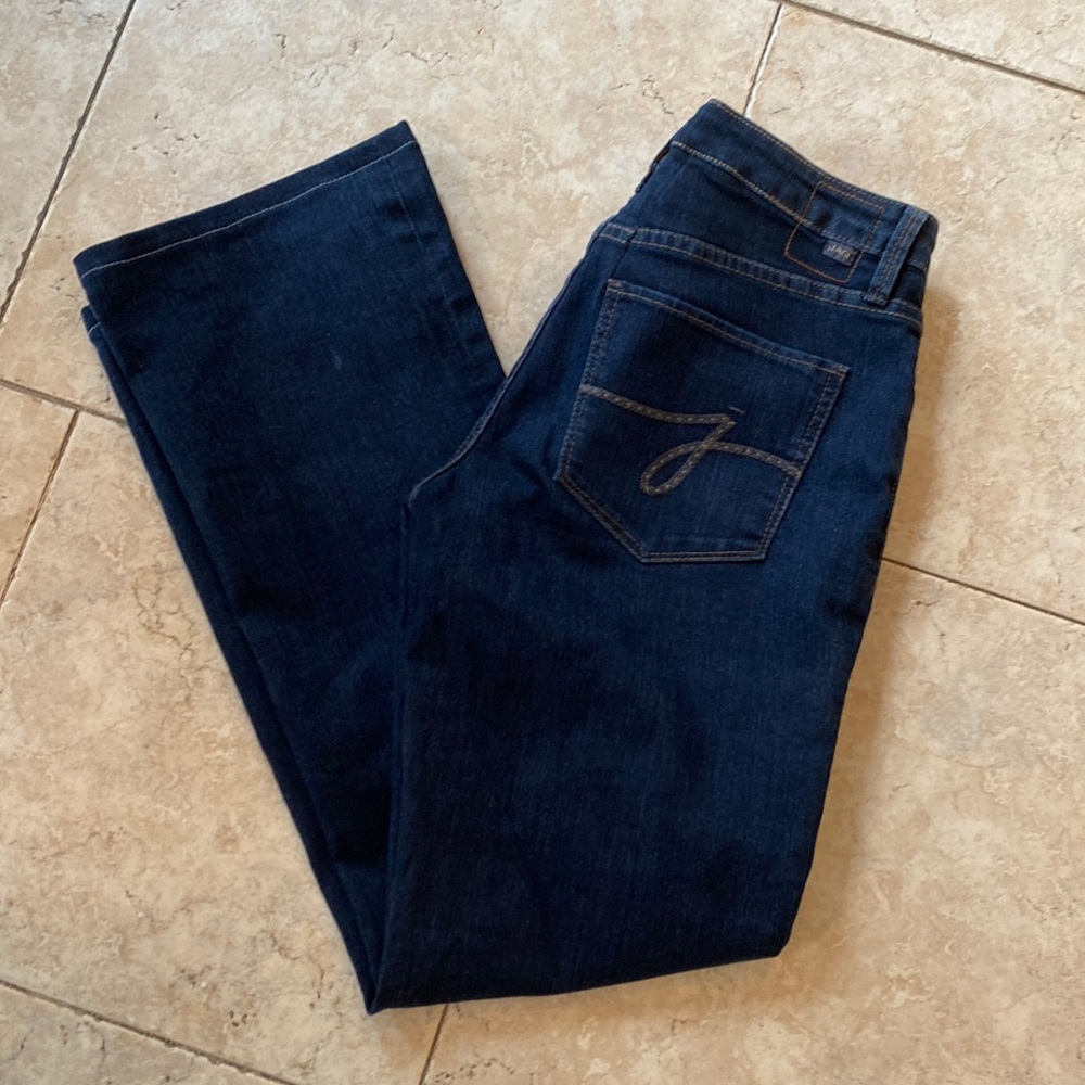 🥰Jag blue Jeans . Low rise Boot Leg. Size 6